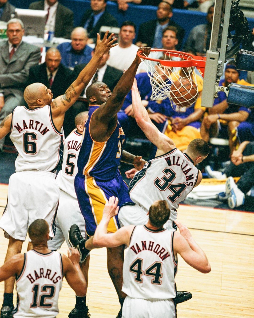 两队在禁区 两队在禁区